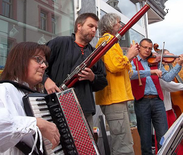 Feuertanz: Strassenmusik in Ilmenau